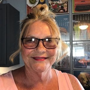 Meet your Posher, Gayle